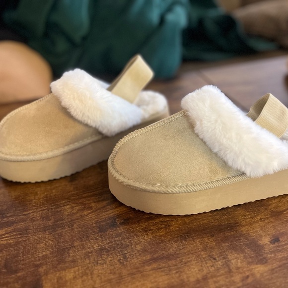 Levaine Fuzzy Mule Slipper * New In Box - Picture 4 of 6